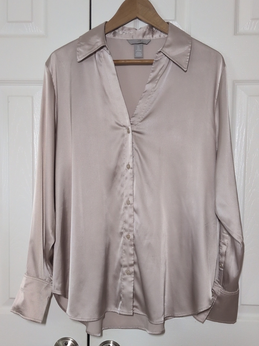 H&M women's Satin Button-Front Blouse in Light Taupe champagne L